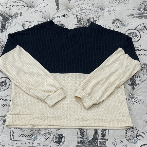 CENY Women's  V-Neck  Sweater - Picture 9 of 10